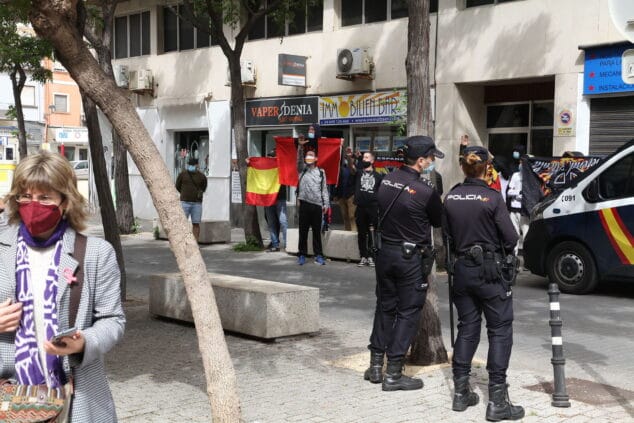 Imagen: Grupo con simbología fascista en Dénia
