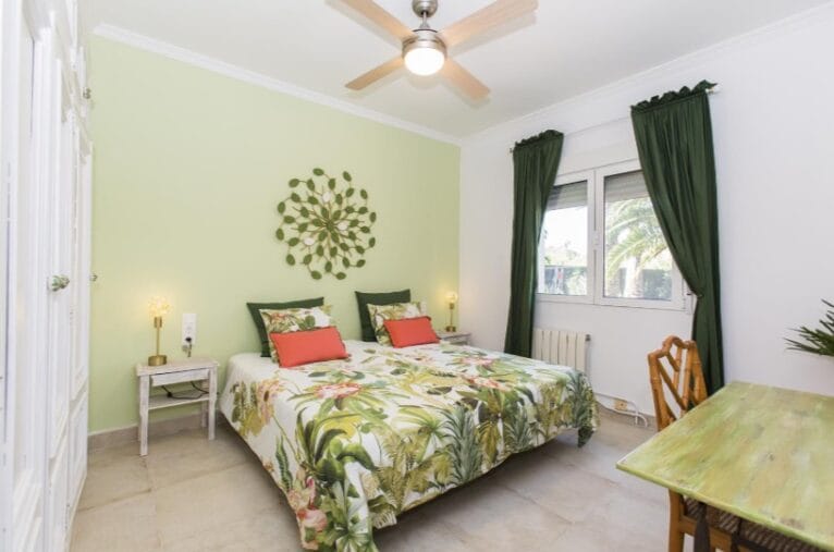 Habitación en una casa de alquiler vacacional con cinco dormitorios en Dénia - Deniasol