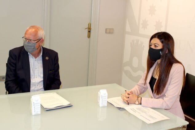 Imagen: La consellera Carolina Pascual se reune con el Ayuntamiento para tratar la licitación de las obras de Torrecremada