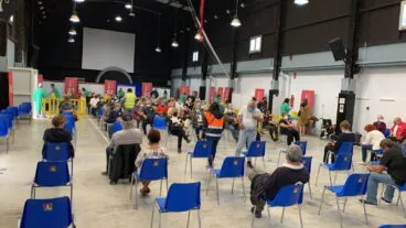 vacunacion en el edificio de juventud de denia