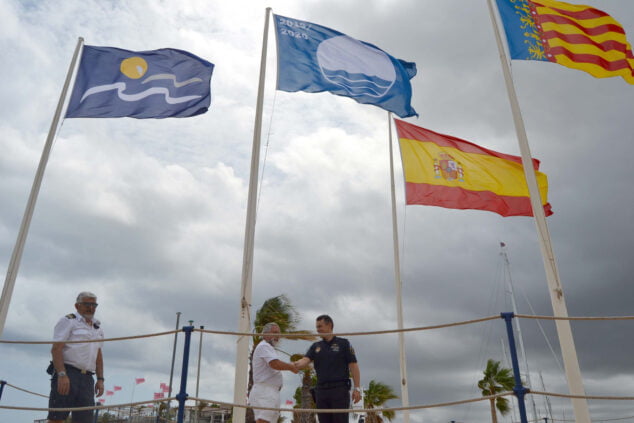 Imagen: Bandera Azul del puerto deportivo Marina de Dénia