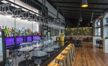 Barra interior en Movida Dénia