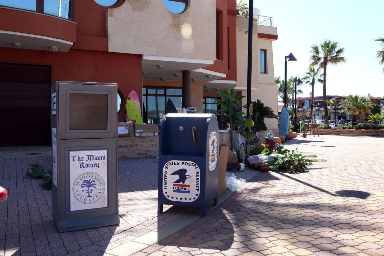 Buzones de correo de Miami decorando la Marina de Dénia
