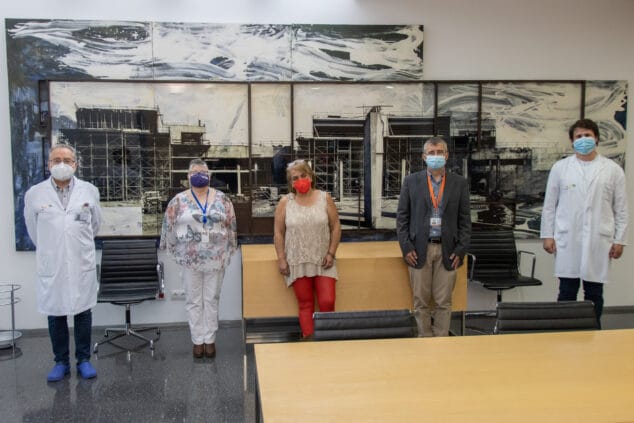 Imagen: El Hospital de Dénia recibe a las representantes de AFIMA, coincidiendo con el Día Internacional de la Fibromialgia