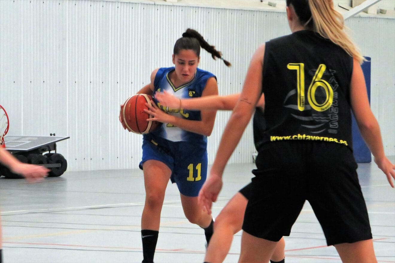 Enfrentamiento entre el Dénia Básquet y el Alcoi