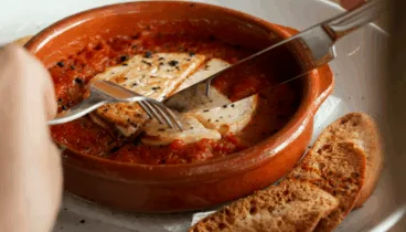 Entrante de queso fundido en MoVida Dénia