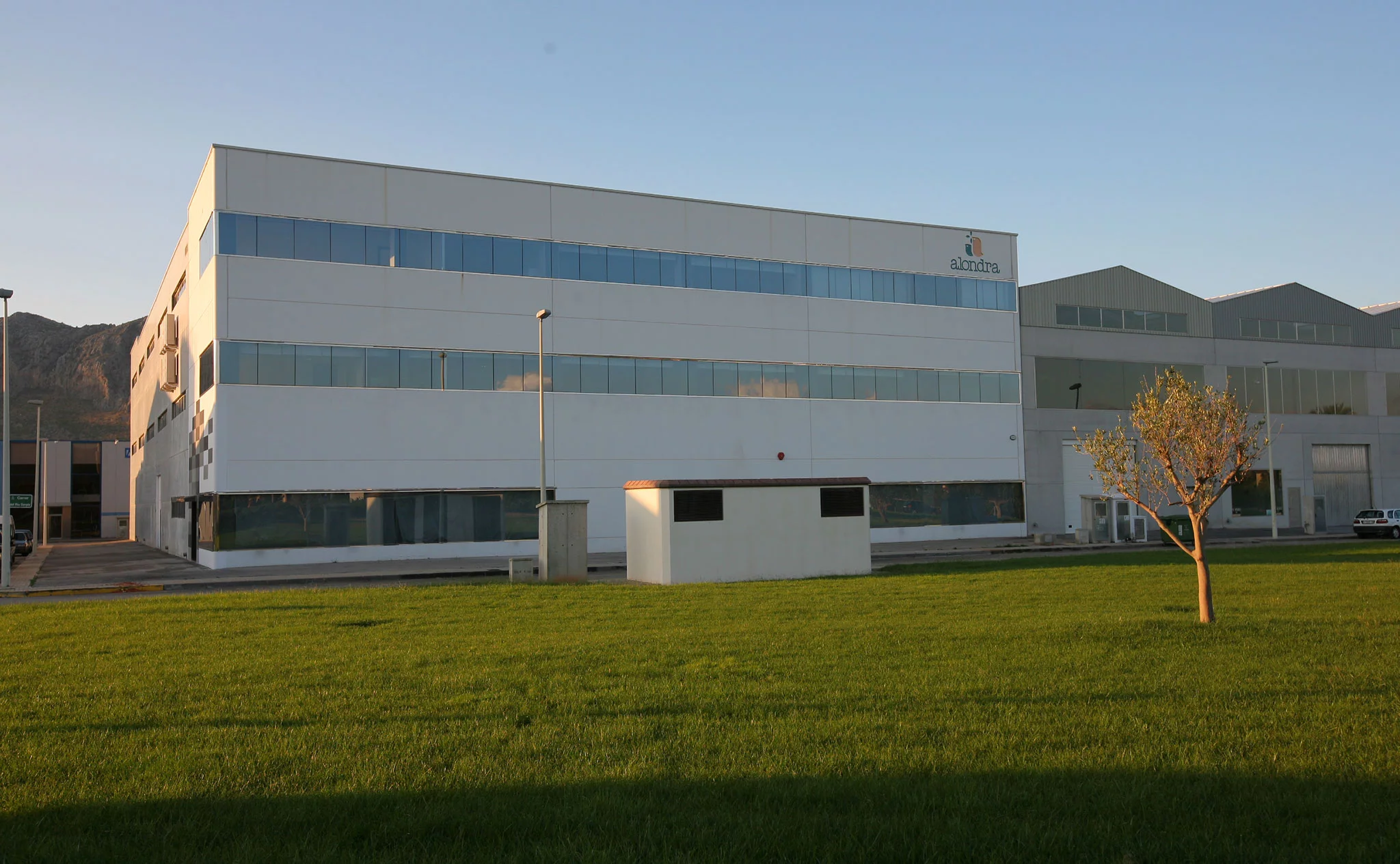 Exterior de las oficinas de Alondra en Beniarbeig