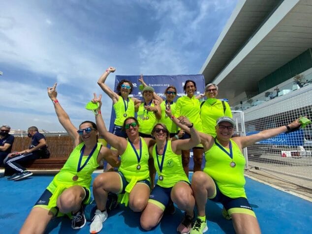 Las veteranas del Club Rem Marina de Dénia ganan la Liga Suma de Banco Fijo 1 Imagen: Ganadoras del Club Rem Marina de Dénia