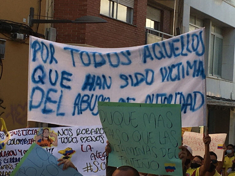 Manifestación contra la represión colombiana en Dénia 07