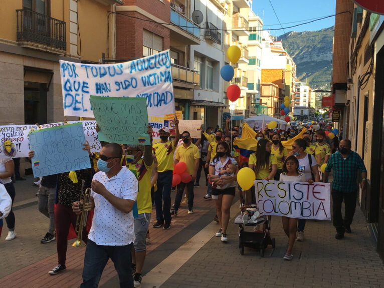 Manifestación contra la represión colombiana en Dénia 08