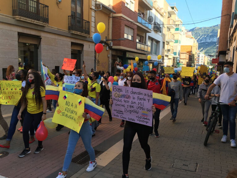 Manifestación contra la represión colombiana en Dénia