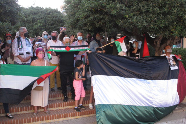 Imagen: Manifestación para pedir el fin de los ataques a Palestina en la Glorieta del País Valencià