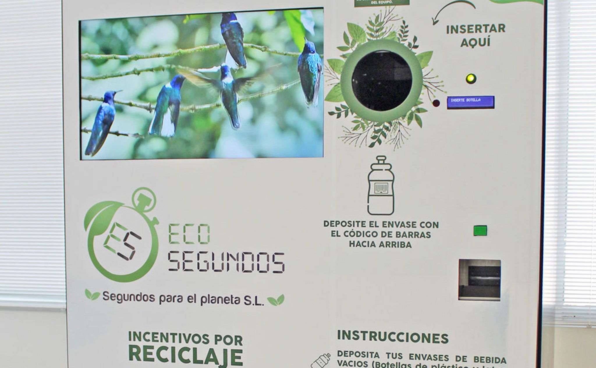 Máquina de reciclaje en Almudena Seguros Dénia Benidorm Altea