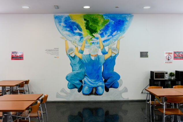 Image: Nouvelle peinture murale dans la cafétéria de l'hôpital de Dénia
