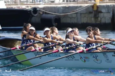 participantes en una regata de remo