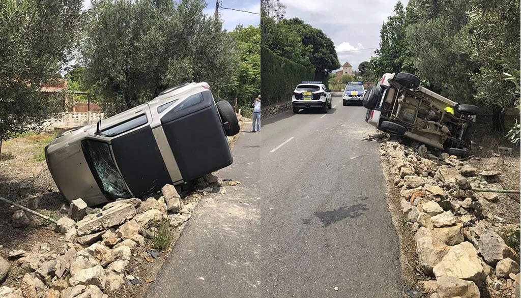 Todoterreno volcado en la entrada de Dénia