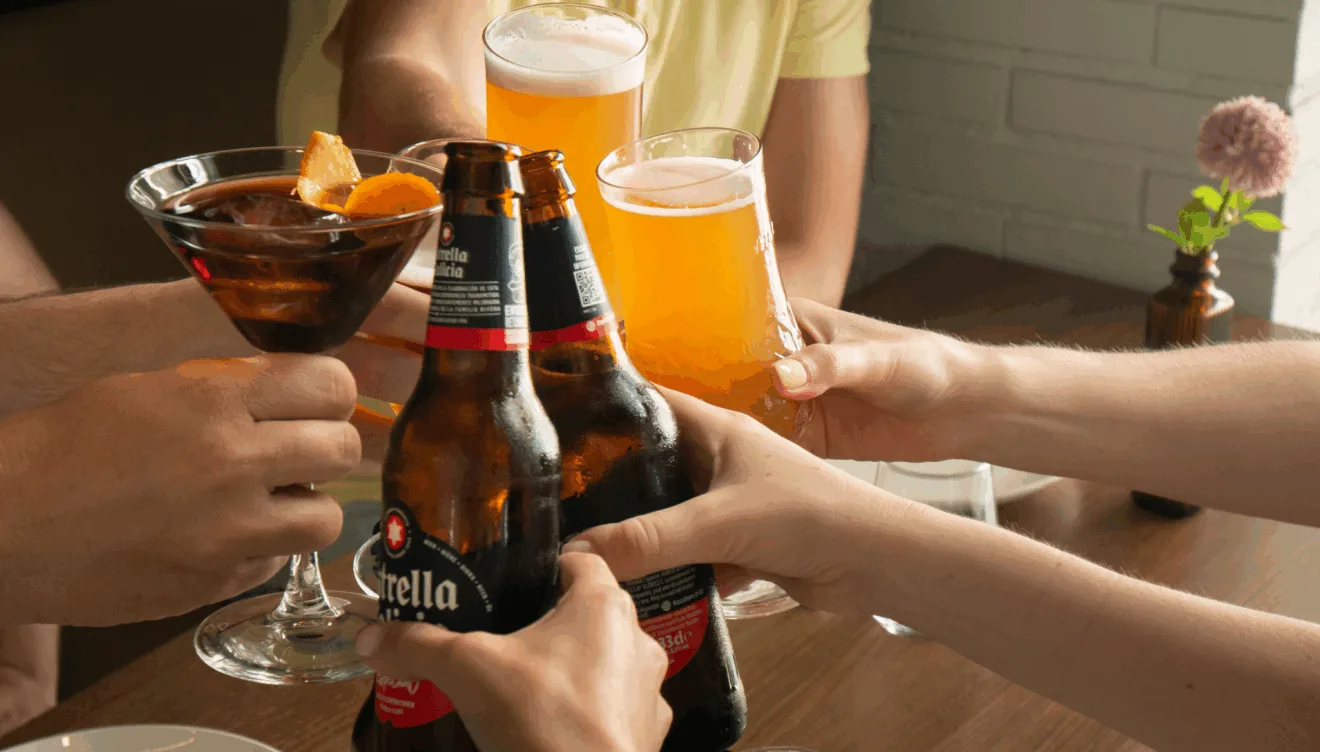 Tomar algo con amigos en Dénia