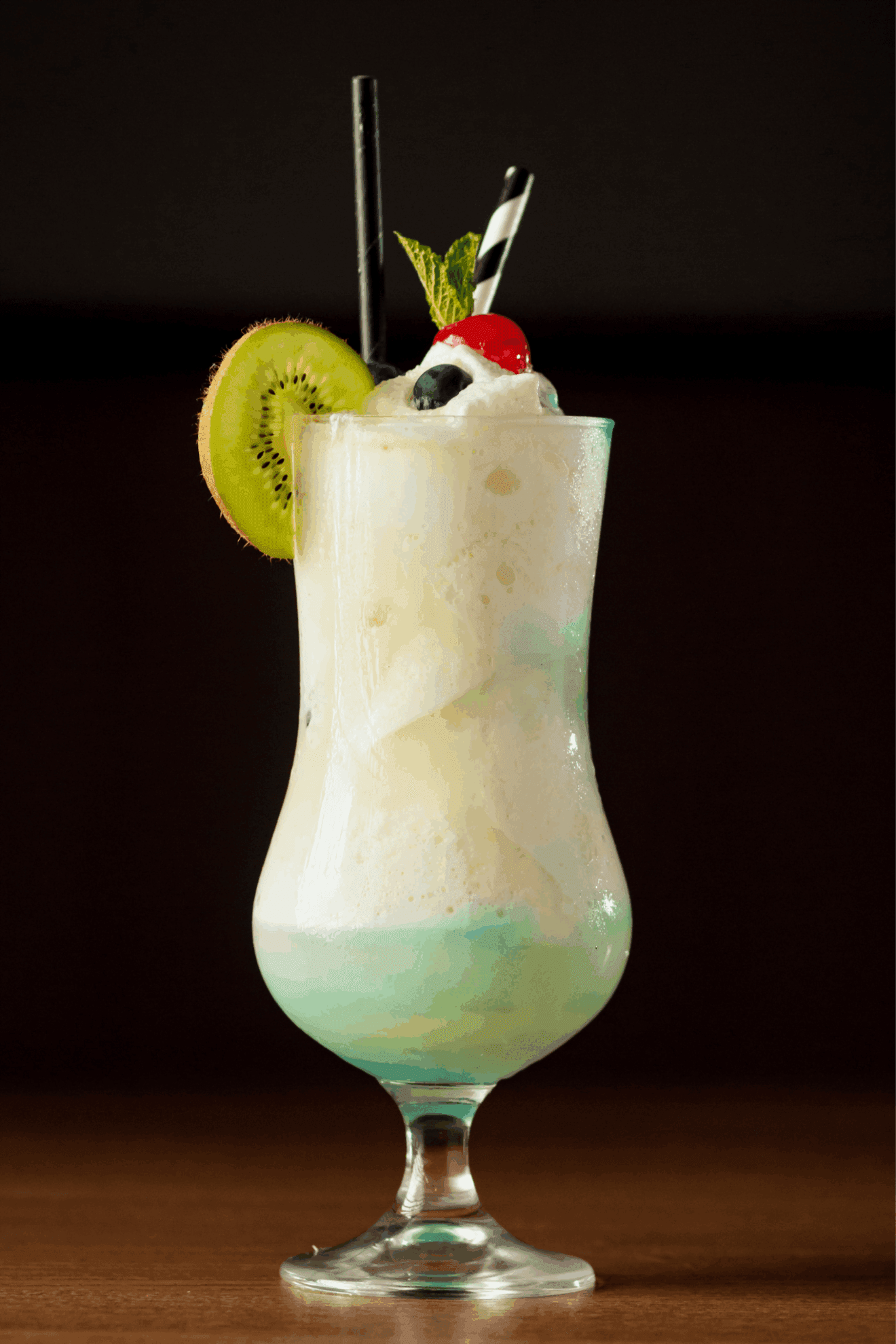 Tomar un cocktail en Dénia