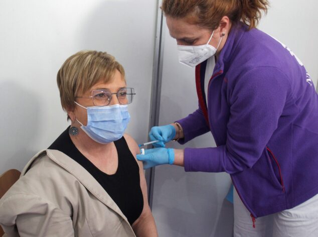 Imagen: Vacunación de la consellera de Sanitat, Ana Barceló
