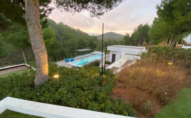 vivienda unifamiliar con paisajismo en ibiza quitec
