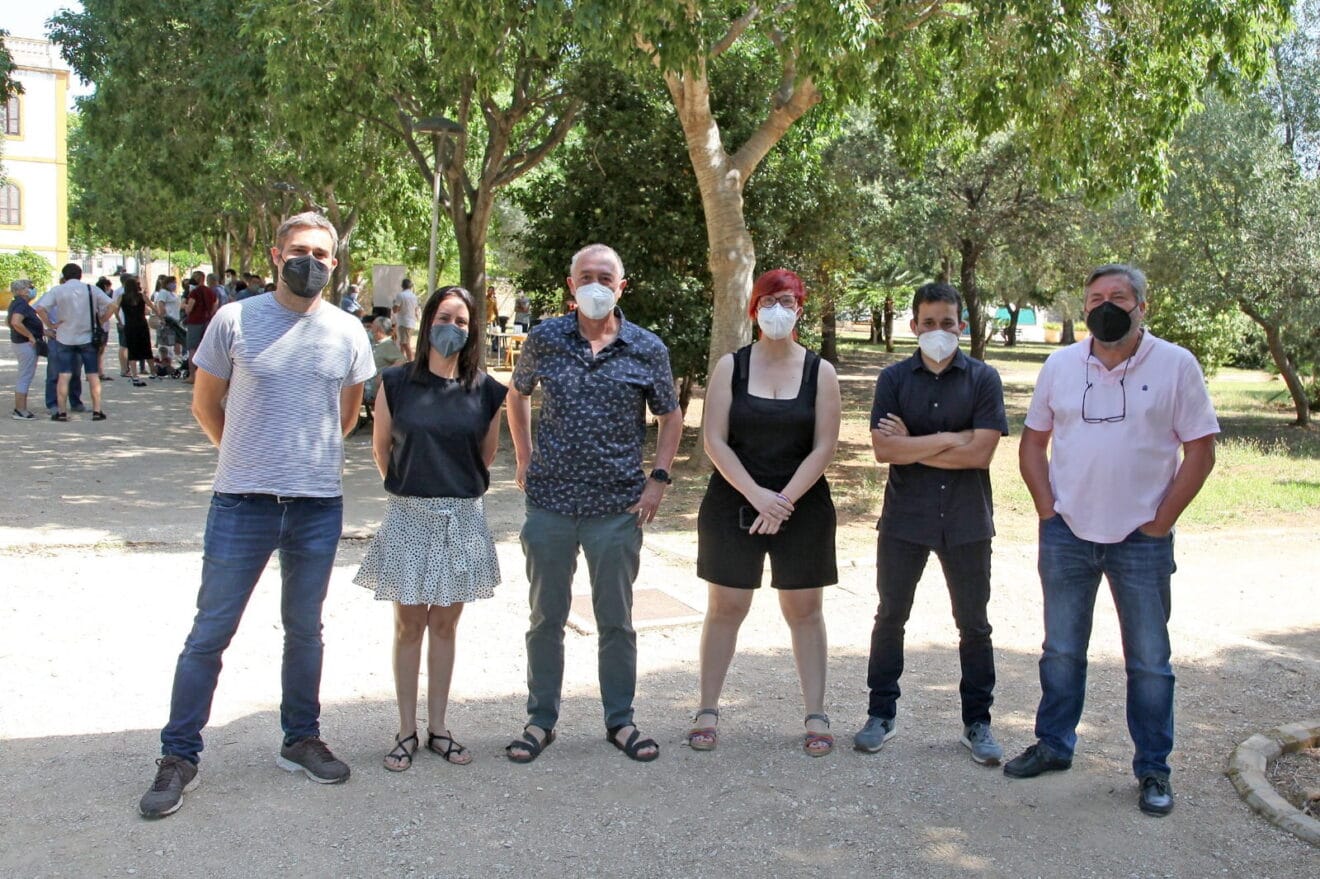 Àgueda Micó y su equipo en los jardines de Torrecremada
