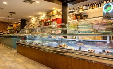 Barra y vitrina de Canela