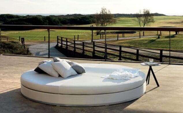 Tu casa lista para el verano con Muebles Martínez 1 Imagen: Cama redonda Slim - Muebles Martínez