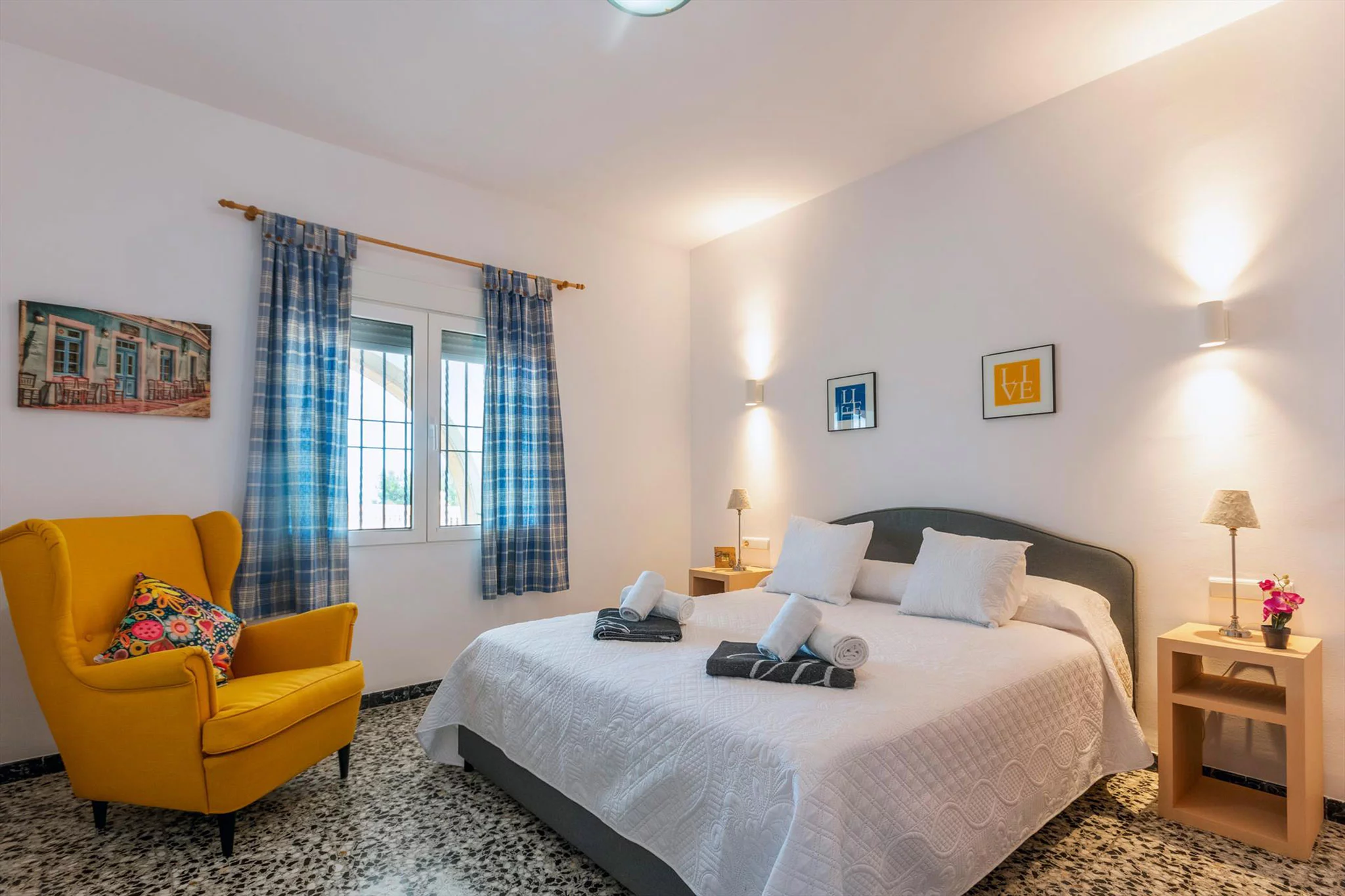 Dormitorio en una casa de vacaciones para ocho personas en Dénia – Aguila Rent a Villa