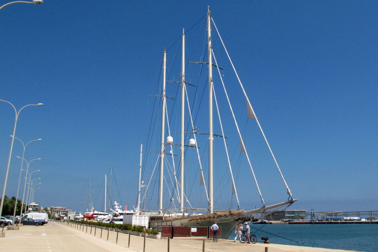 El imponente tamaño del Mikhail S. Vorontsov hace que sea visible desde sitintos puntos de la ciudad