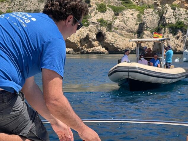 Imagen: Embarcación de Marina de Dénia navegando