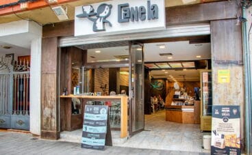 Entrada de Cafetería Canela