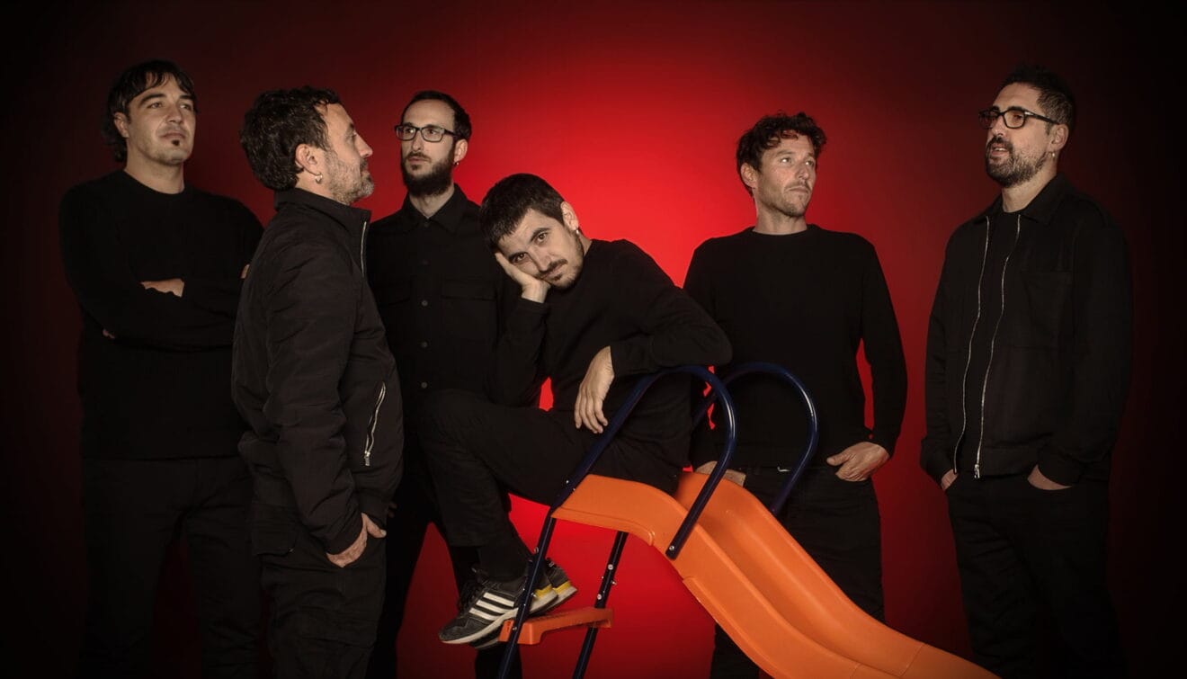 Panxo, sobre el tobogán, junto al resto del grupo ı Foto de Irene Bernard destacada