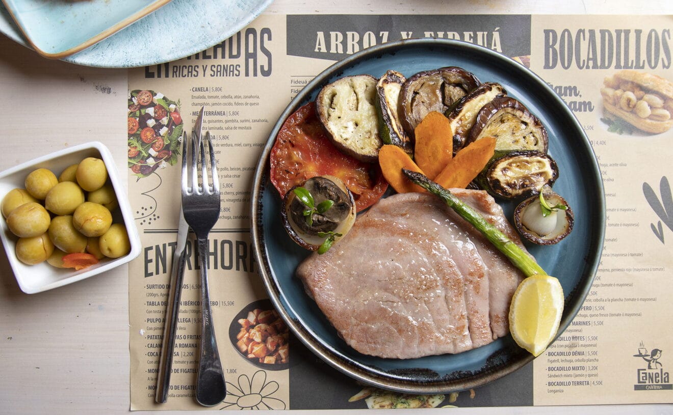 Platos combinados en Dénia - Canela