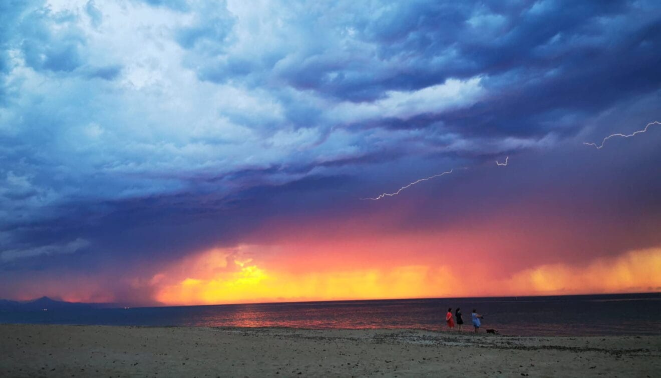 Portada de la tormenta eléctrica sobre València