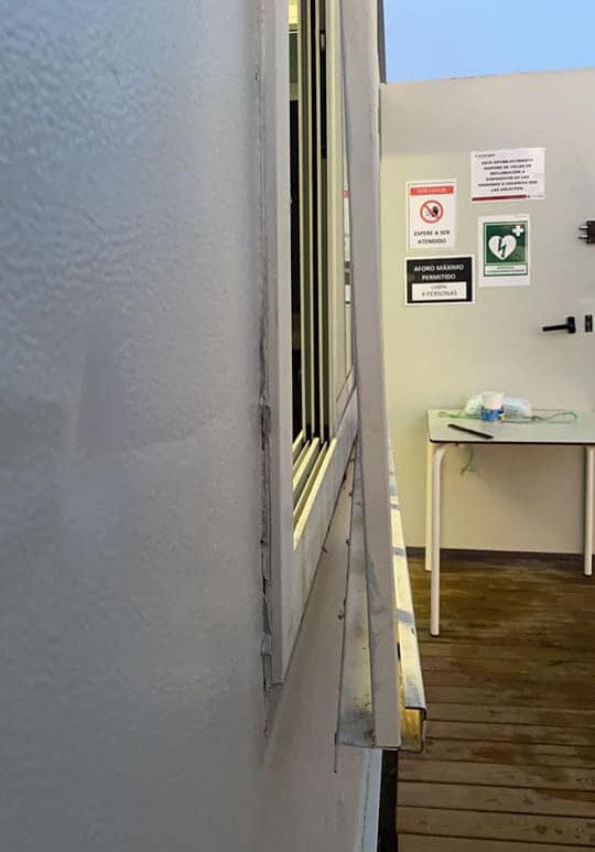 Imagen: Rejas de la ventana desencajadas