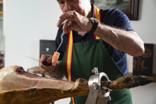 Imagen: Teo Pozo, dueño de El Racó de La Xara