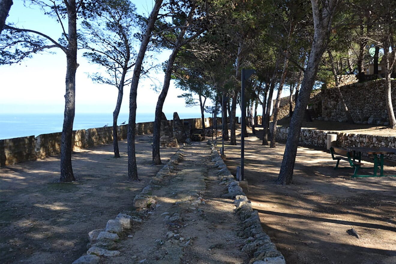 Desconecta sin salir de la ciudad: los rincones secretos del Castillo te esperan esta Semana Santa