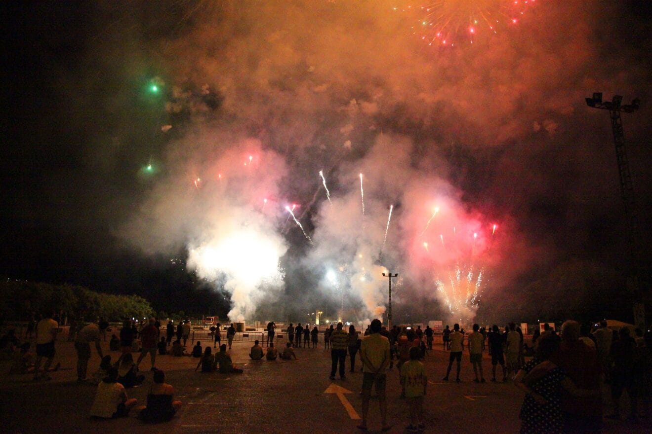 Castillo de fuegos artificiales 2021 05