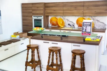 Cocina con barra en Costa Cocinas