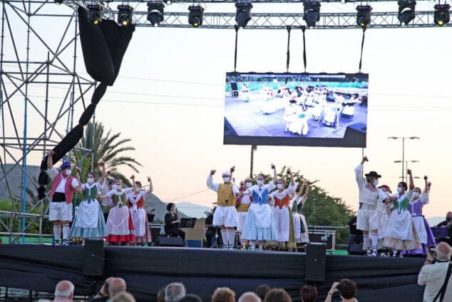 La danza tradicional vuelve al escenario dianense en el Aplec de Danses 36 dianium dansa organiza el aplec de danses 2021 07