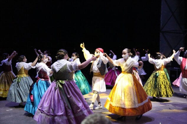 La danza tradicional vuelve al escenario dianense en el Aplec de Danses 17 dianium dansa organiza el aplec de danses 2021 26