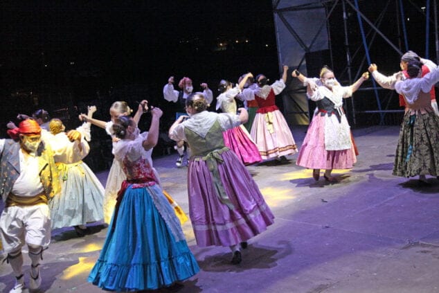 La danza tradicional vuelve al escenario dianense en el Aplec de Danses 16 dianium dansa organiza el aplec de danses 2021 27