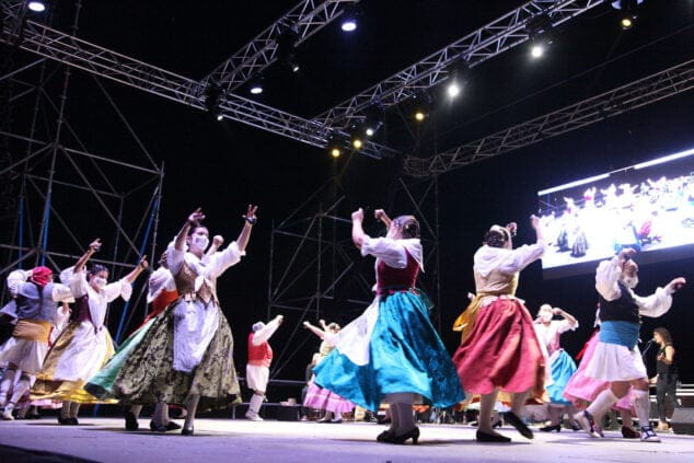 La danza tradicional vuelve al escenario dianense en el Aplec de Danses 6 dianium dansa organiza el aplec de danses 2021 37