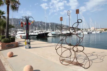 Esculturas frente al Mar en Marina de Dénia