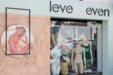 Fachada Leveleleven ropa de baño