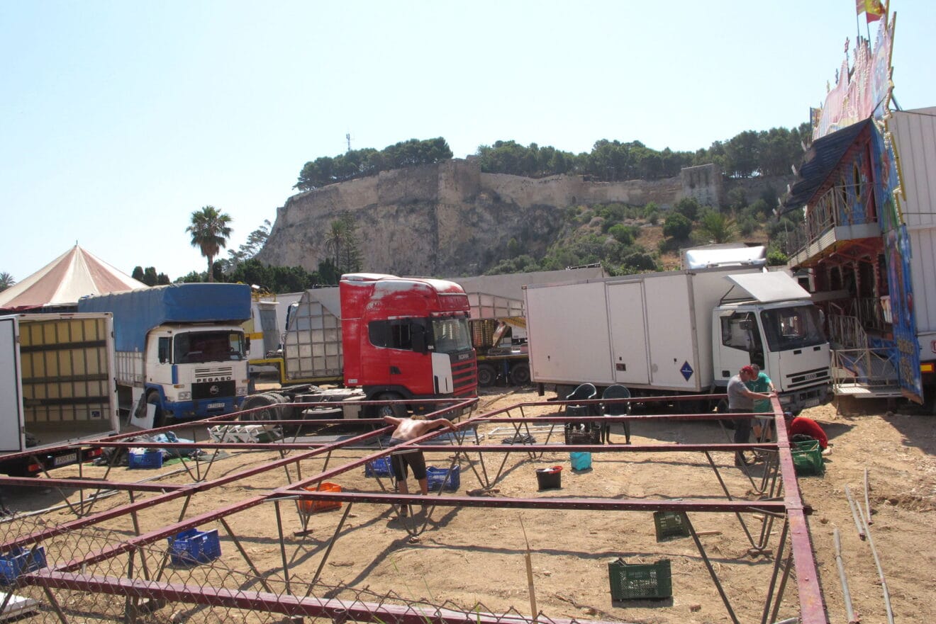 Instalación de la feria de atracciones