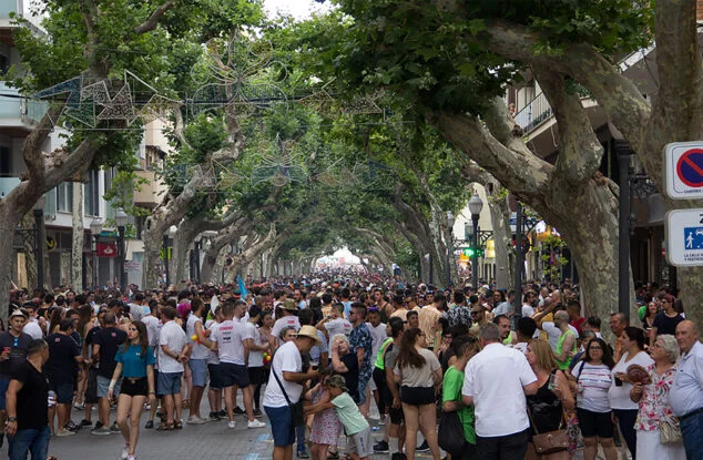 Imagen: La calle Campo abarrotada en el primer día de Fiestas