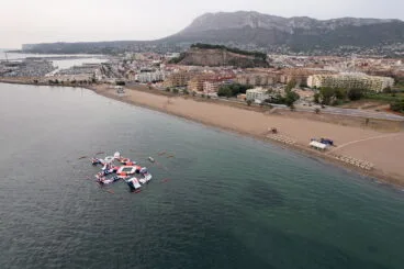 La playa Punta del Raset es la primera de arena en la carretera de Les Marines