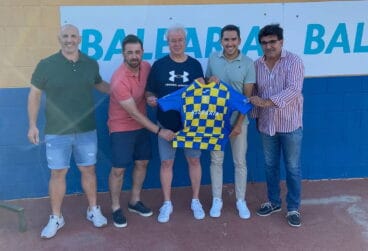 presentacion de pedro perles como nuevo entrenador del cd denia