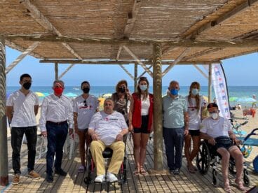 Presentación de las mejoras en la playa accesible Punta del Raset